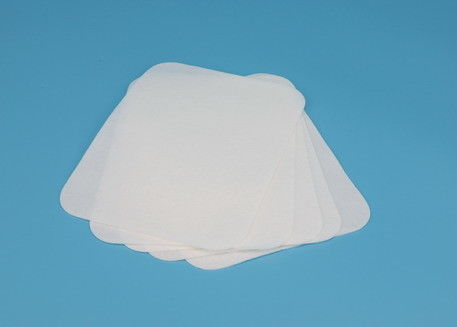Raccolta di esemplare del sangue e corredo del trasporto con i cuscinetti assorbenti o le borse resistenti della perdita